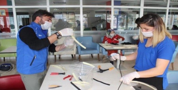 Erzincan’da korona virüse karşı 3D yazıcı ile siperli maske üretimi