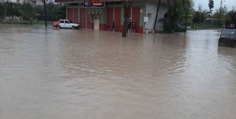Osmaniye'de şiddetli yağmur su baskınlarına neden oldu