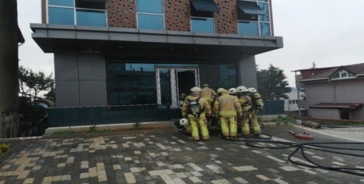 Sancaktepe'de iş yerinde korkutan yangın