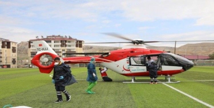 Rahatsızlanan kadın hava ambulansıyla hastaneye kaldırıldı
