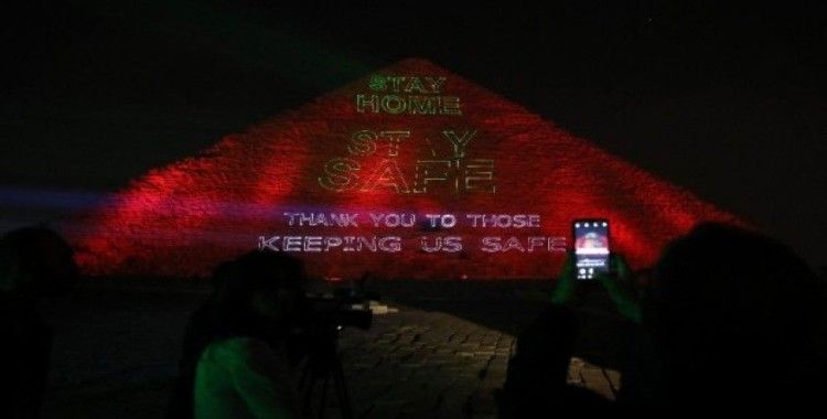 Mısır Piramitlerinden dünyaya 'Evde Kal' mesajı