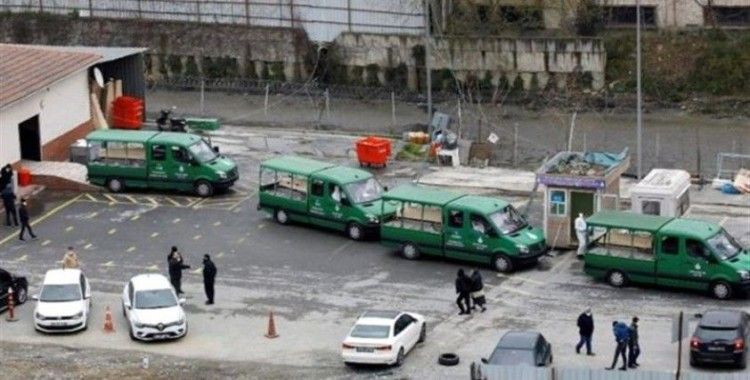 İstanbul'da ürküten koronavirüs fotoğrafları: 4 cenaze aracı arka arkaya dizildi