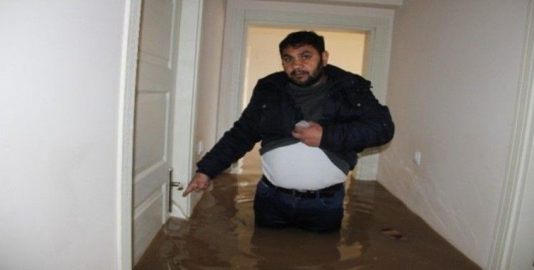Diyarbakır'da sağanak yağış nedeni ile evler su altında kaldı