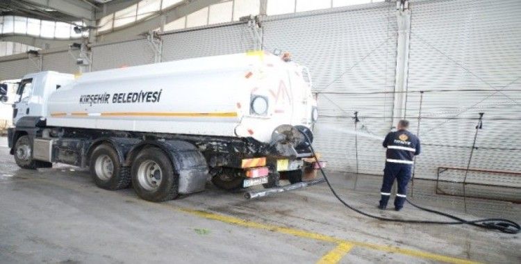 Kırşehir Belediyesi semt pazarını dezenfekte etti