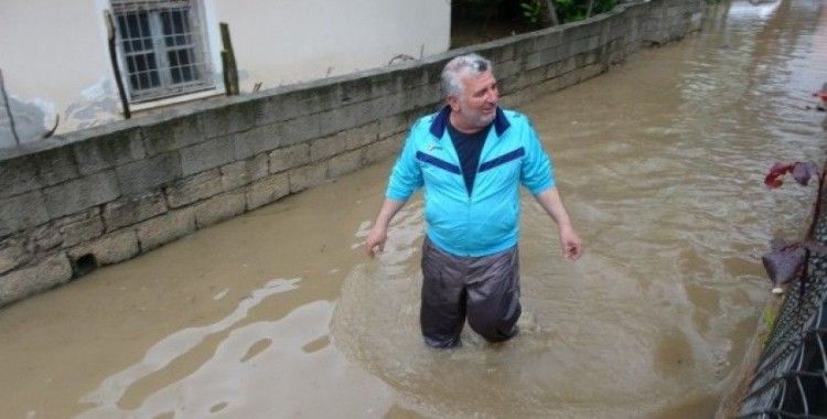Kozan'da evler sular altında kaldı