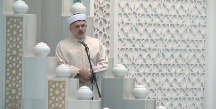 Ahmet Hamdi Akseki Camii’nde temsilen cuma namazı kılındı