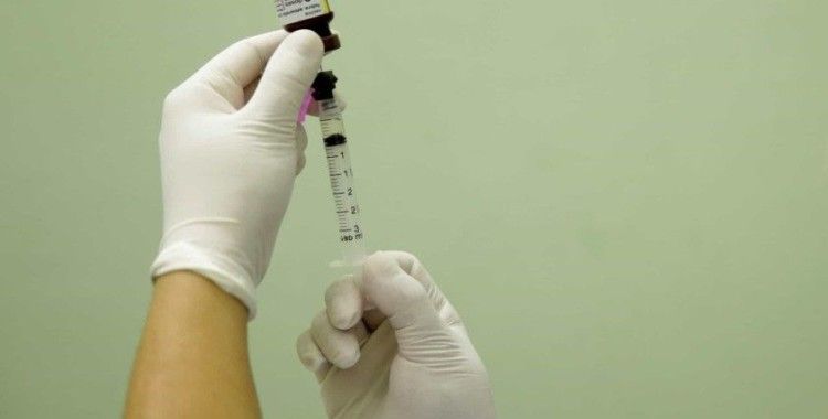 Fransa'da koronavirüs aşısının Afrika'da denenmesini isteyen doktorlara tepki