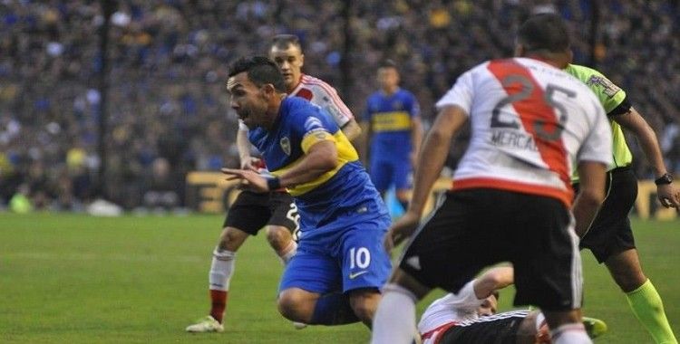 Arjantinli Carlos Tevez'den futbolculara yardım çağrısı