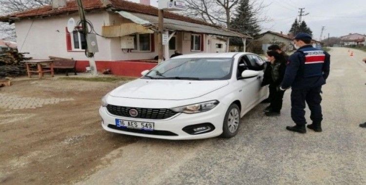 İlçe girişlerinde tüm sürücülerin ateşleri ölçülüyor