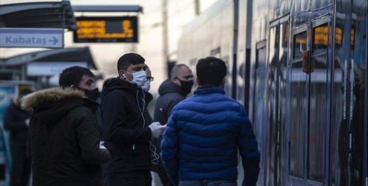 İstanbul'da toplu ulaşım araçlarında maske kontrolü yapıldı