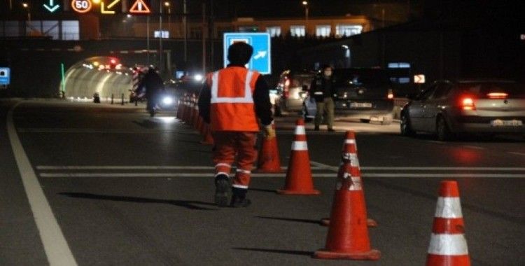Polis ekipleri uygulama noktaları kurdu; İzmir'e giriş çıkışlar yasaklandı