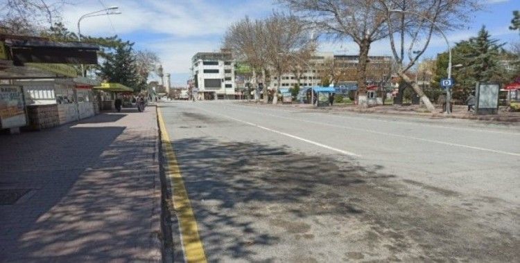 Malatya’da ana caddeler boş kaldı