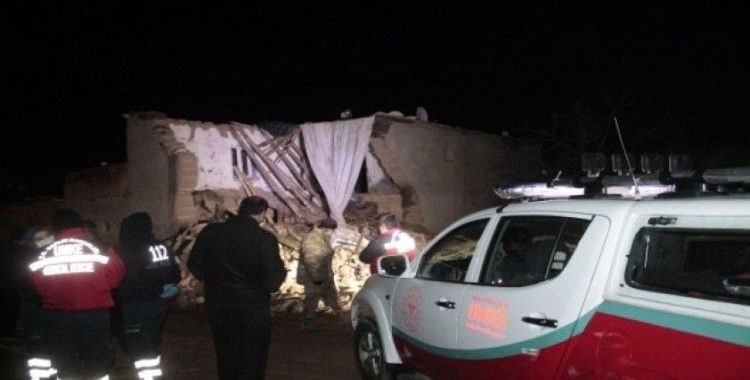 Diyarbakır’da aşırı yağışlardan dolayı kerpiç ev çöktü