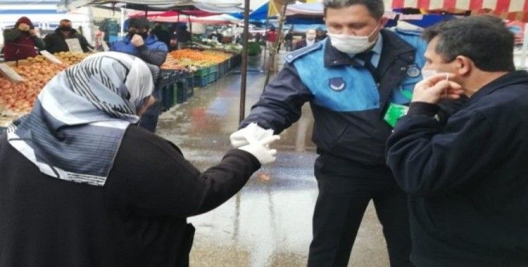 Körfez’de vatandaşlara 5 bin maske dağıtıldı