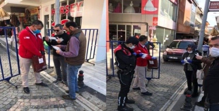 Kızılay vatandaşlara ücretsiz maske dağıtıma başladı