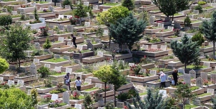 Başkentte mezarlıklar Kovid-19 nedeniyle ziyarete kapatıldı