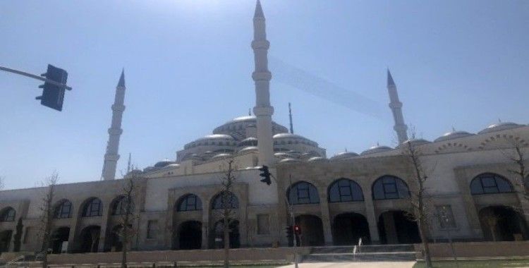 Çamlıca Camii korona virüs tedbirleri kapsamında bu Cuma da kapalı