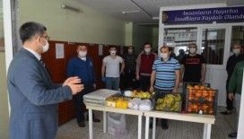 Hakim ve savcılardan karantinadaki gardiyanlara meyveli, tatlılı doping