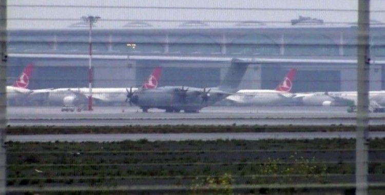 İngiliz Hava Kuvvetleri uçağı, sağlık ekipmanları için İstanbul'da