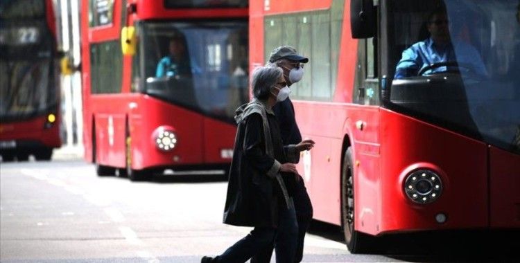 Koruyucu ekipman eksikliği yaşayan İngiltere, depolarından milyonlarca ürünü Avrupa'ya gönderiyor