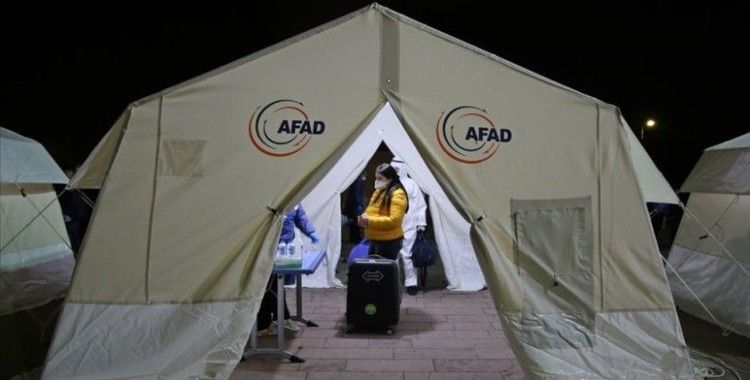 Ukrayna'dan getirilen 298 Türk vatandaşı Manisa'daki yurtta karantinaya alındı