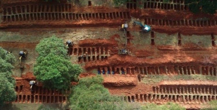 Brezilya'da Covid-19 salgınında ölenler için toplu mezar kazıldı