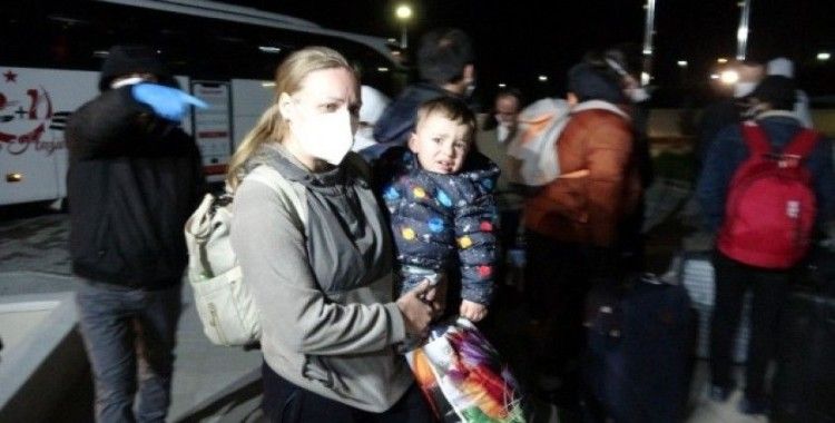 Ukrayna'dan getirilen 323 Türk vatandaşı karantinaya alındı