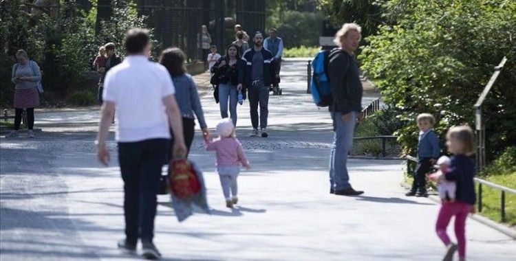 Avrupa ülkeleri Kovid-19 tedbirlerini kademeli olarak kaldırmaya devam ediyor