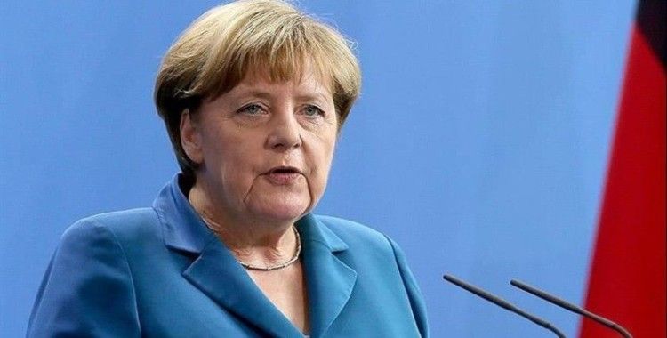 Merkel'e göre Kovid-19 aşısı için 8 milyar avro gerekiyor