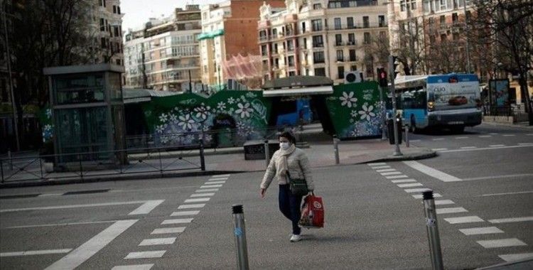İspanya'da 48 gün sonra yetişkinler sokağa çıktı