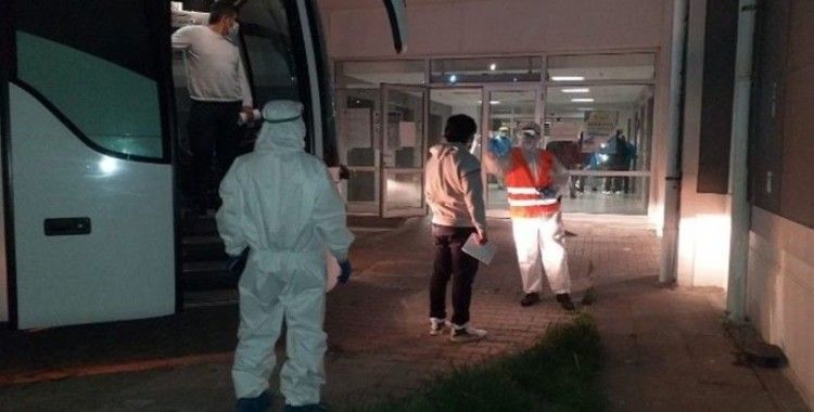 14 gün önce Yunanistan'daki karantina gemisinden getirilen 35 kişi taburcu edildi