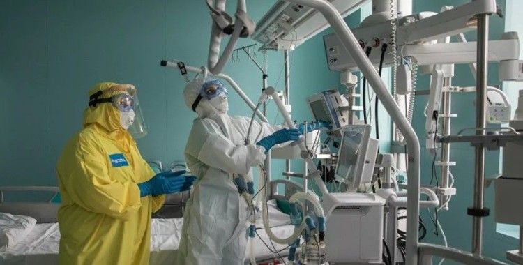 Rus Sanayi Bakanı: Maske sıkıntımız yok ancak koruyucu kıyafet sorununu çözmeliyiz