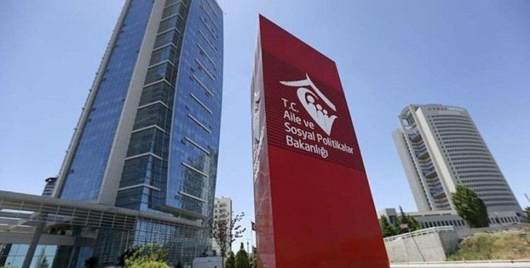 Bakanlıktan başörtülü market çalışanı üç kadının işten çıkarılmasına tepki