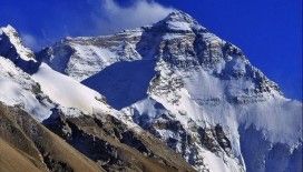 Everest Dağı'nın yüksekliğini yeniden ölçecekler