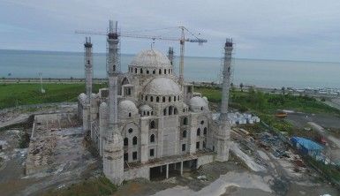 Doğu Karadeniz'in en büyük cami ve külliyesinin yapımı sürüyor