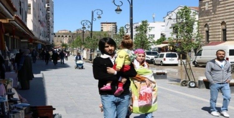 Diyarbakır’da kısıtlama bitti, vatandaşlar soluğu dışarıda aldı