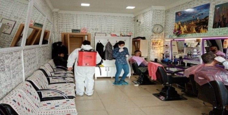 Erciş’teki berber ve kuaför salonları dezenfekte edildi