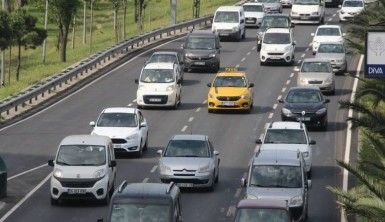 Kısıtlama sonrası ilk iş günü İzmir'de trafik yoğunluğu