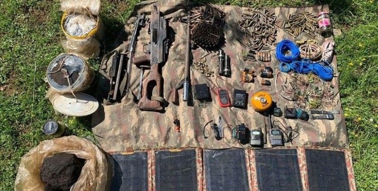 Batman kırsalında PKK'lı teröristlere ait silah, mühimmat ve yaşam malzemesi ele geçirildi