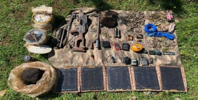 Batman kırsalında PKK’lı teröristlere ait silah, mühimmat ve yaşam malzemesi ele geçirildi
