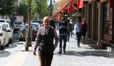 Diyarbakır'da kısıtlama bitti, vatandaşlar soluğu dışarıda aldı