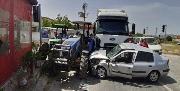 Bafa’da zincirleme trafik kazası: 2 yaralı