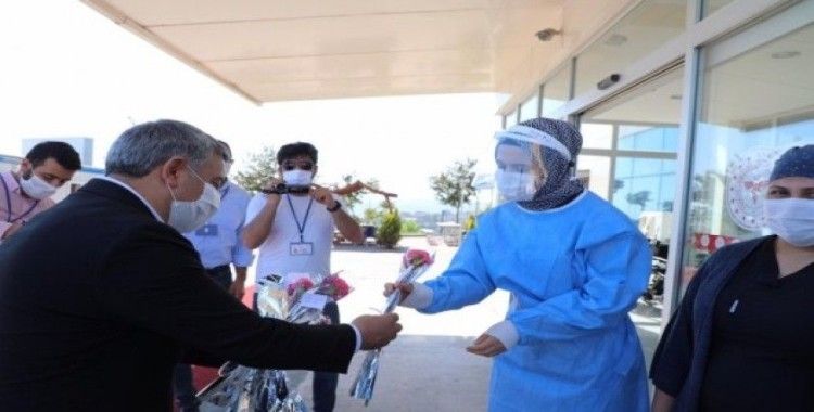 Başkan Şayir, sağlık çalışanı anneleri unutmadı