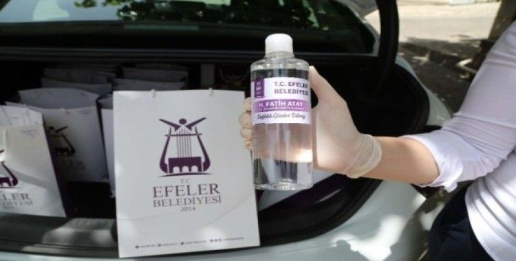 Efeler’de taksicilere korona kiti dağıtıldı