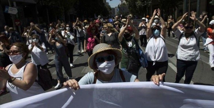 Yunanistan'da eğitim reformları protesto edildi