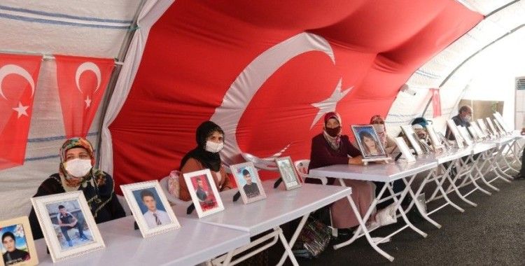 HDP önündeki ailelerin evlat nöbeti 255’inci gününde