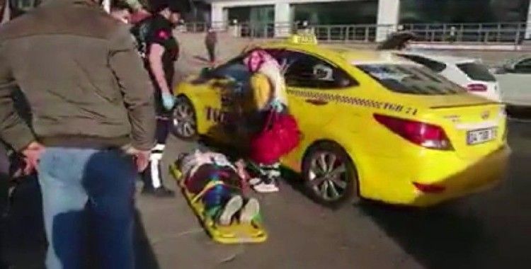 İstanbul Tuzla’da yolun karşısına geçmek isteyen kadına taksi çarptı