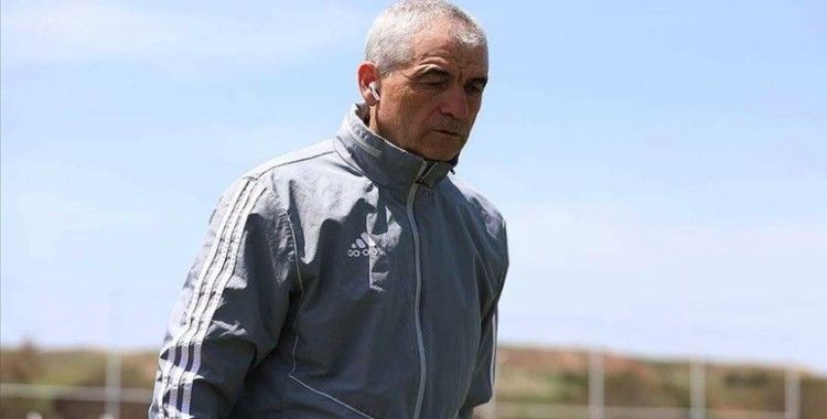 Sivasspor Teknik Direktörü Çalımbay: Liglerin başlatılması bence çok büyük yanlış