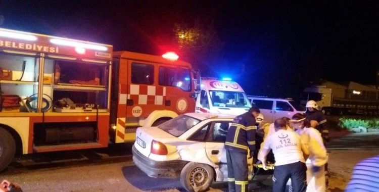 Kütahya'da iki otomobil çarpıştı: 7 yaralı