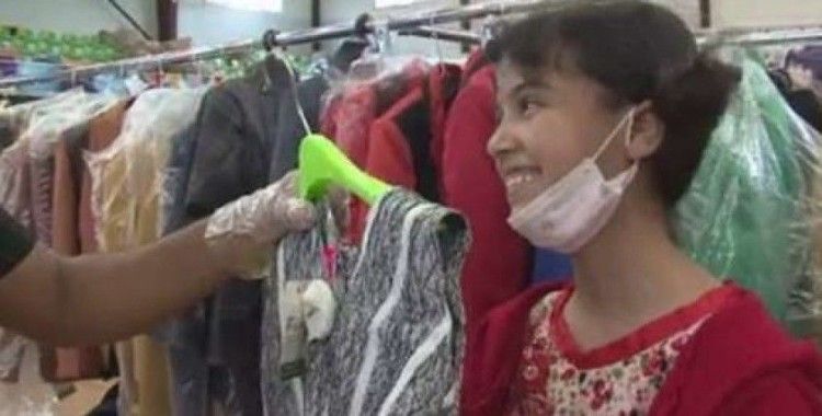 Yemen'de çocukların yüzü kıyafet bağışlarıyla güldü